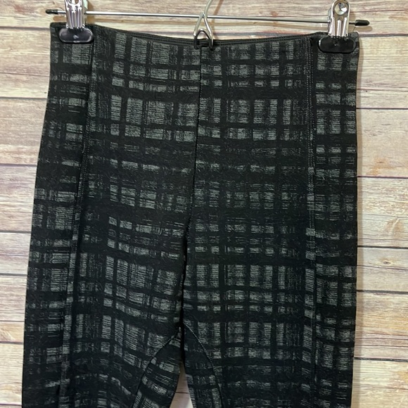 LYSSE Suzee Plaid Ponte Black Grey Legging Size Small - Picture 3 of 7